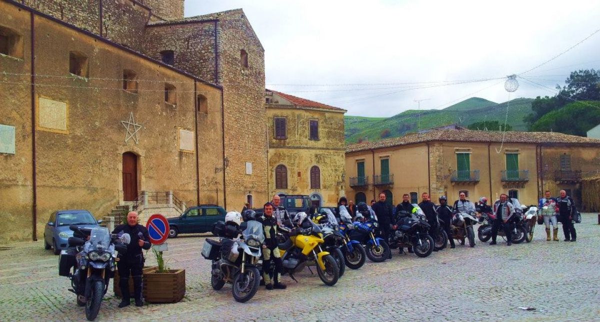 Vi presento il nostro hashtag #motoavventure